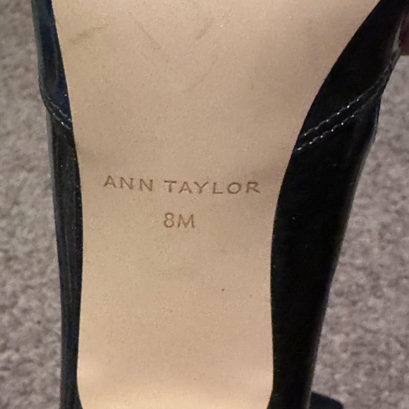 Ann Taylor High black heel shoes size 8m - Picture 4 of 4